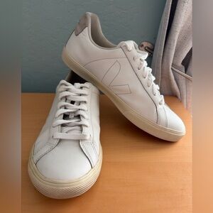 Veja Campo White Leather Sneakers V Logo Lace Up Women’s Size 8 EU 39